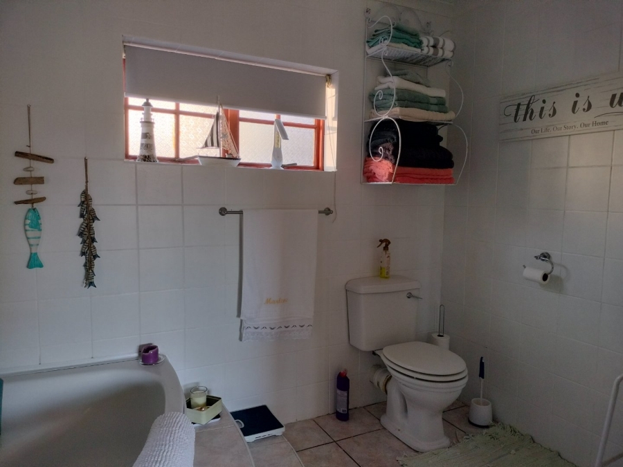 4 Bedroom Property for Sale in Fraaiuitsig Western Cape